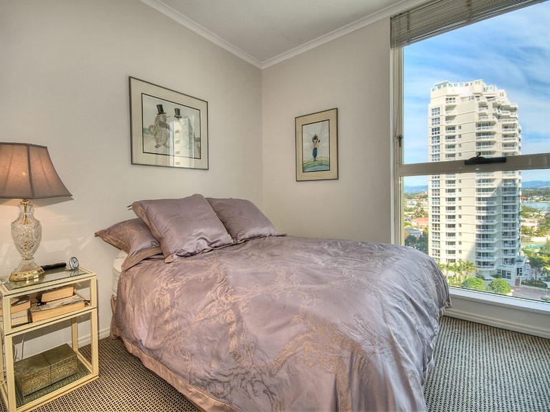 1 LENNIE AVENUE, Main Beach QLD 4217