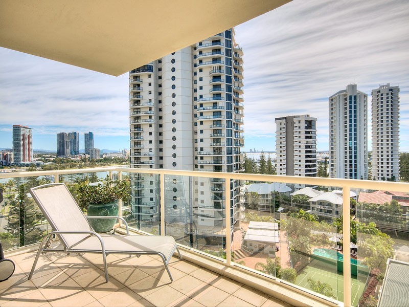 1 LENNIE AVENUE, Main Beach QLD 4217