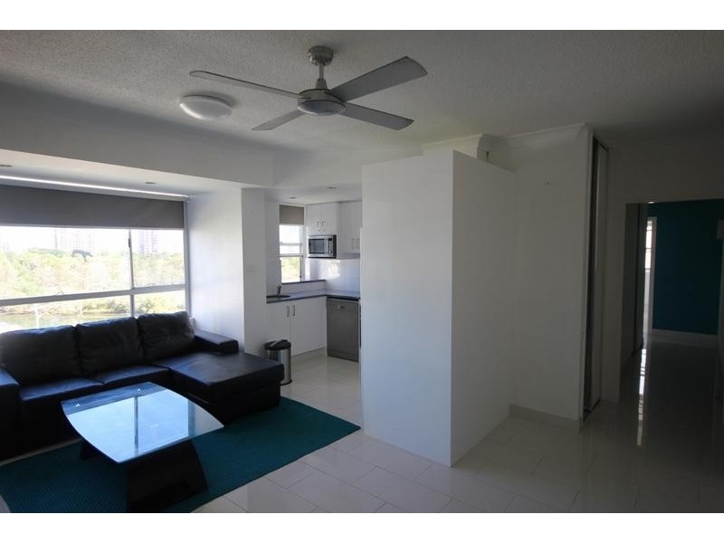 15 Pacific Street, Main Beach QLD 4217