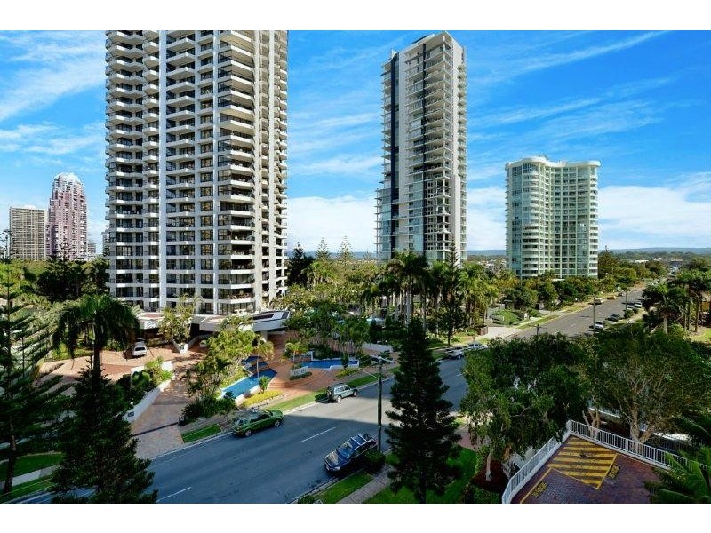 15 BREAKER STREET, Main Beach QLD 4217