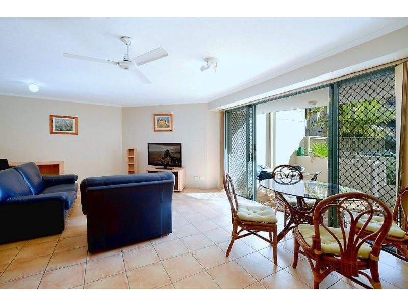 13 Montgomery Avenue, Main Beach QLD 4217