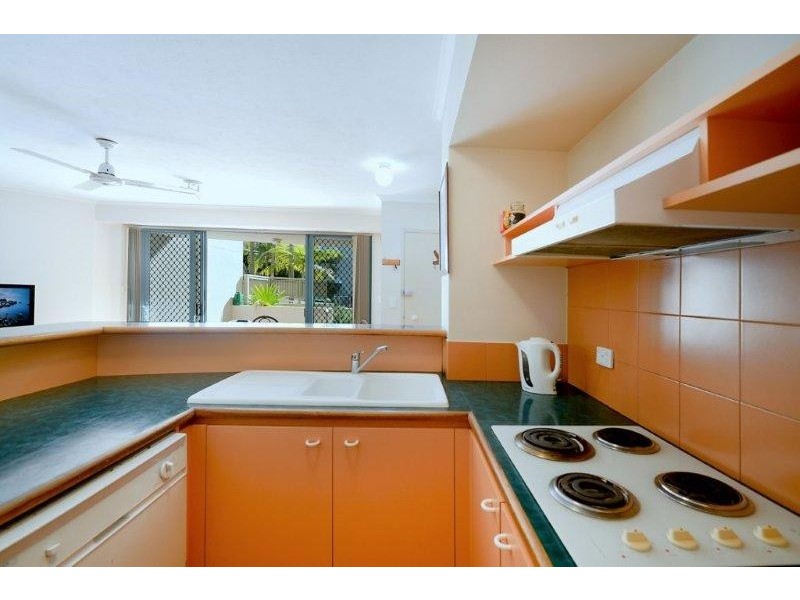13 Montgomery Avenue, Main Beach QLD 4217