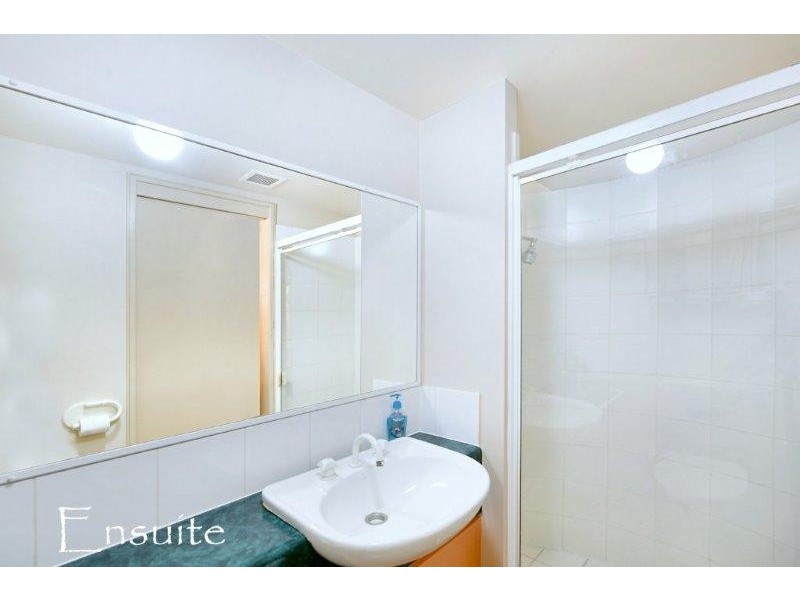 13 Montgomery Avenue, Main Beach QLD 4217
