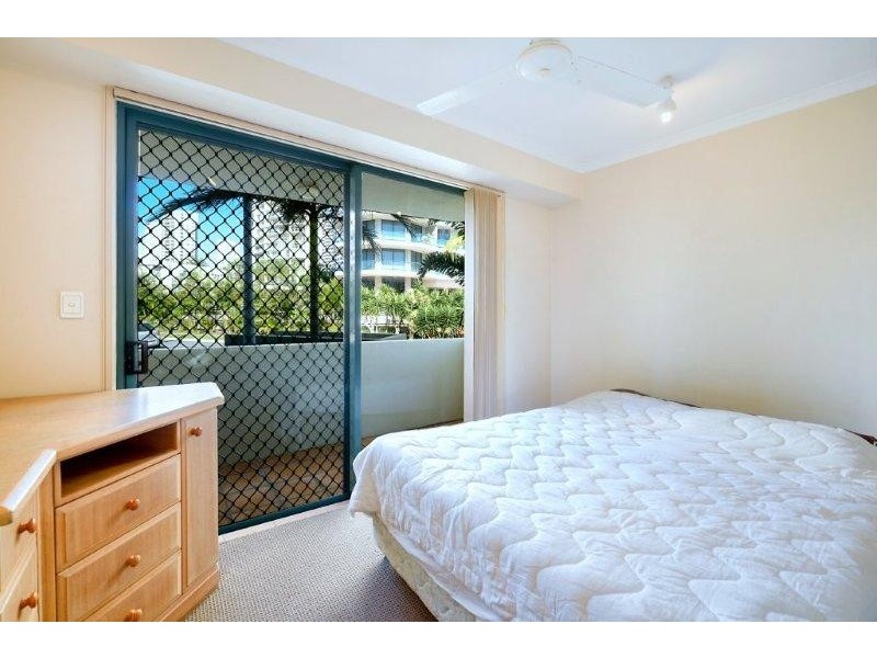 13 Montgomery Avenue, Main Beach QLD 4217