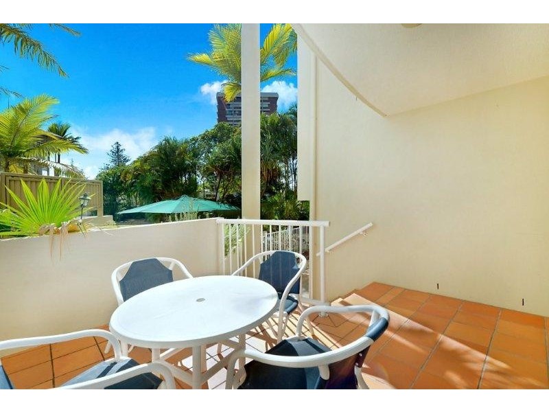 13 Montgomery Avenue, Main Beach QLD 4217