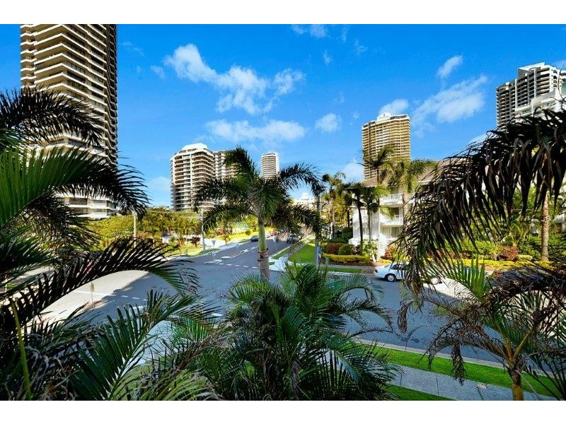 46 PACIFIC STREET, Main Beach QLD 4217