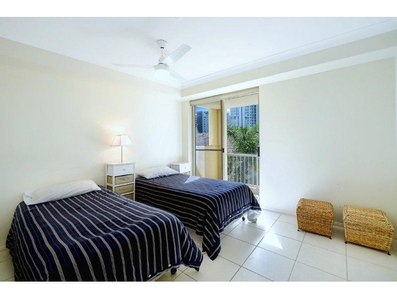 5 CRONIN AVENUE, Main Beach QLD 4217