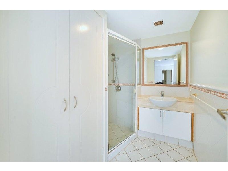 5 CRONIN AVENUE, Main Beach QLD 4217