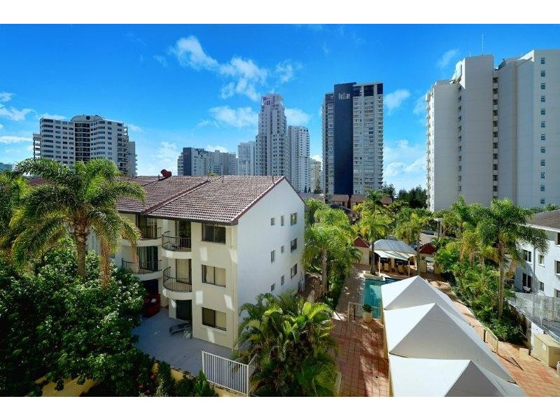 5 CRONIN AVENUE, Main Beach QLD 4217