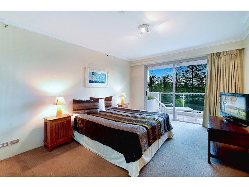 1 HUGHES AVENUE, Main Beach QLD 4217