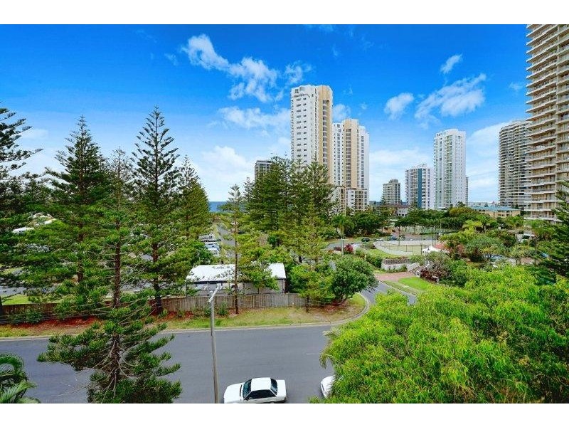 1 HUGHES AVENUE, Main Beach QLD 4217