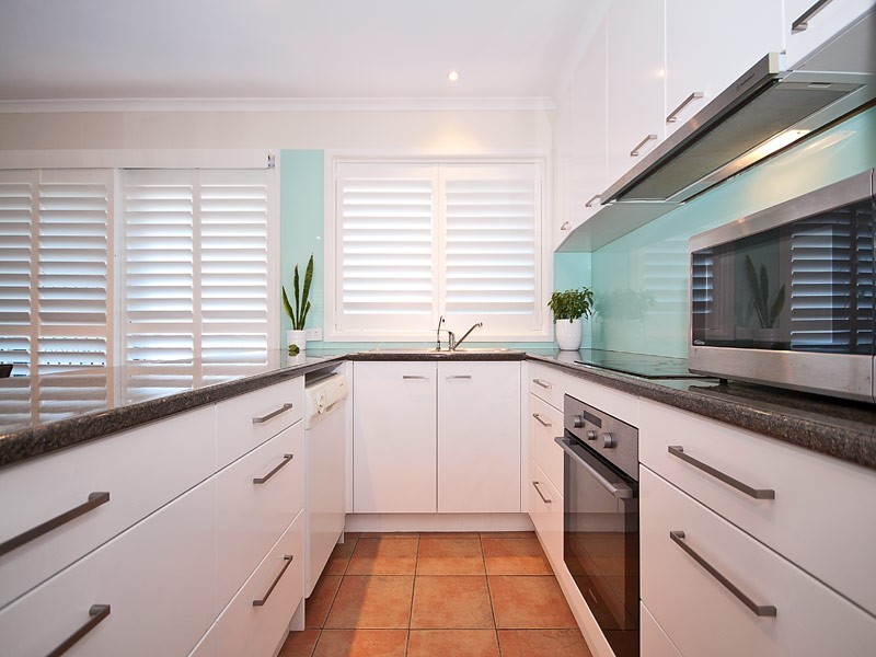 10 Peak Avenue, Main Beach QLD 4217