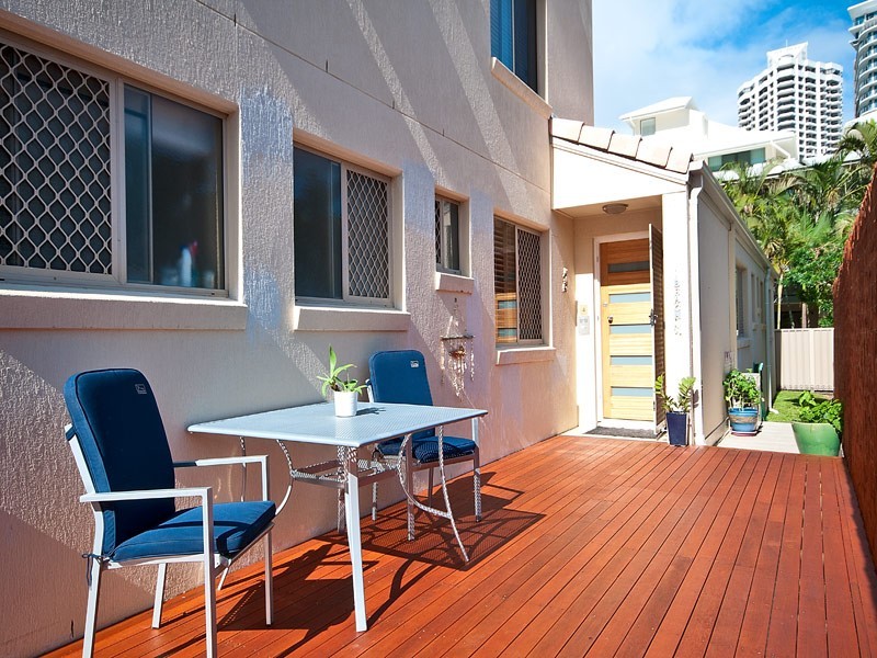 10 Peak Avenue, Main Beach QLD 4217