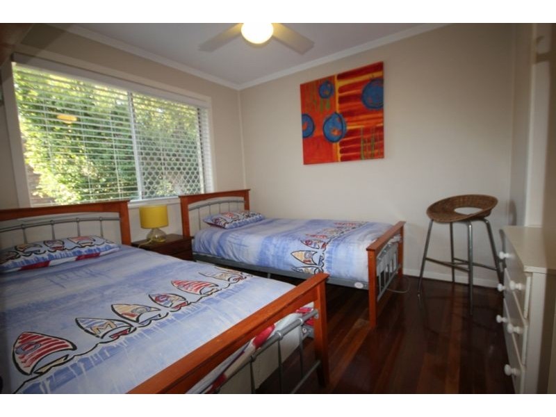 15 Cronin Avenue, Main Beach QLD 4217