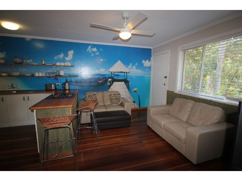 15 Cronin Avenue, Main Beach QLD 4217