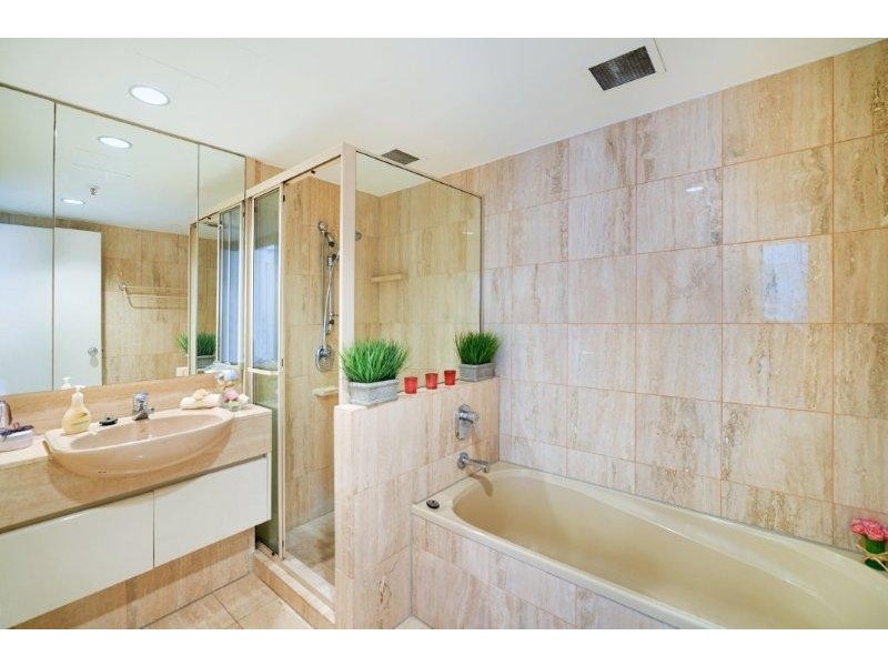 1 SERISIER AVENUE, Main Beach QLD 4217