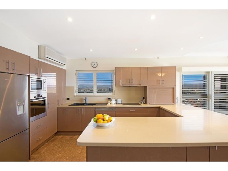 2 ADMIRALTY DRIVE, Paradise Waters QLD 4217