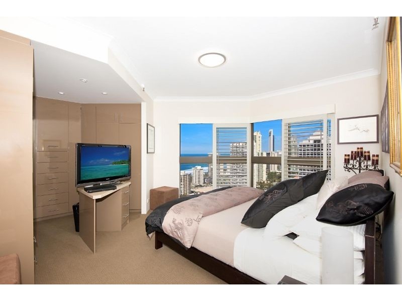2 ADMIRALTY DRIVE, Paradise Waters QLD 4217