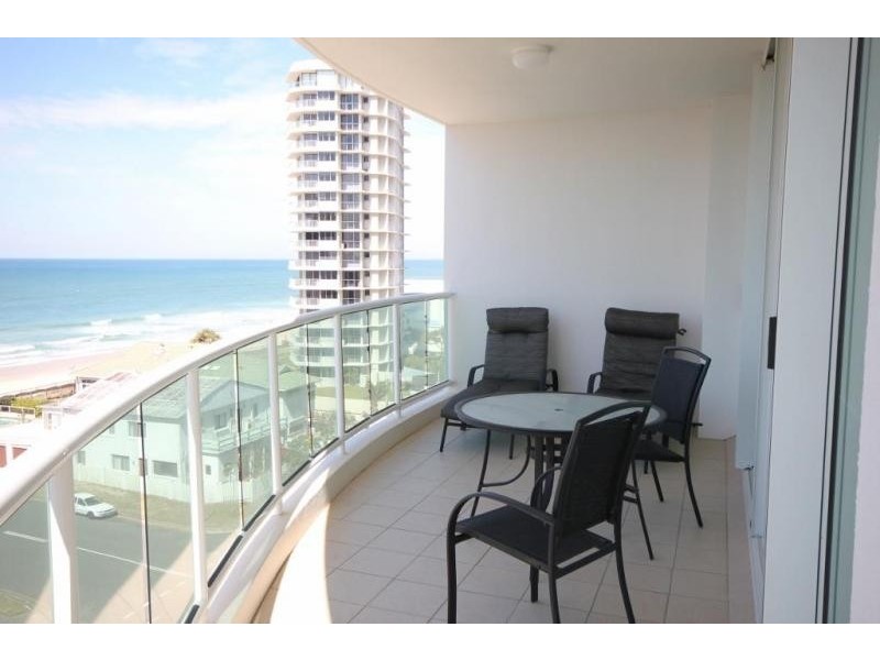 5 Woodroffe Avenue, Main Beach QLD 4217