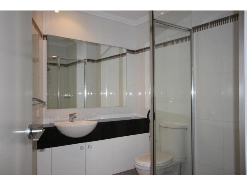 5 Woodroffe Avenue, Main Beach QLD 4217