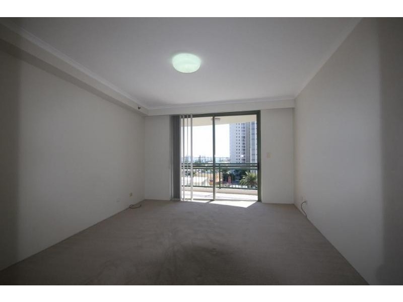 29 Woodroffe Avenue, Main Beach QLD 4217