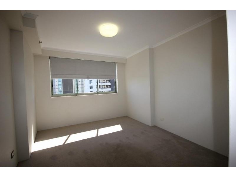 29 Woodroffe Avenue, Main Beach QLD 4217
