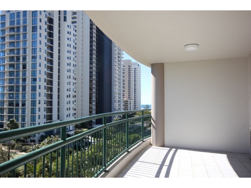 29 Woodroffe Avenue, Main Beach QLD 4217