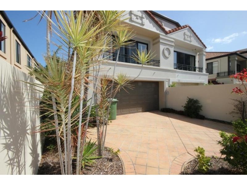 22 Lennie Avenue, Main Beach QLD 4217