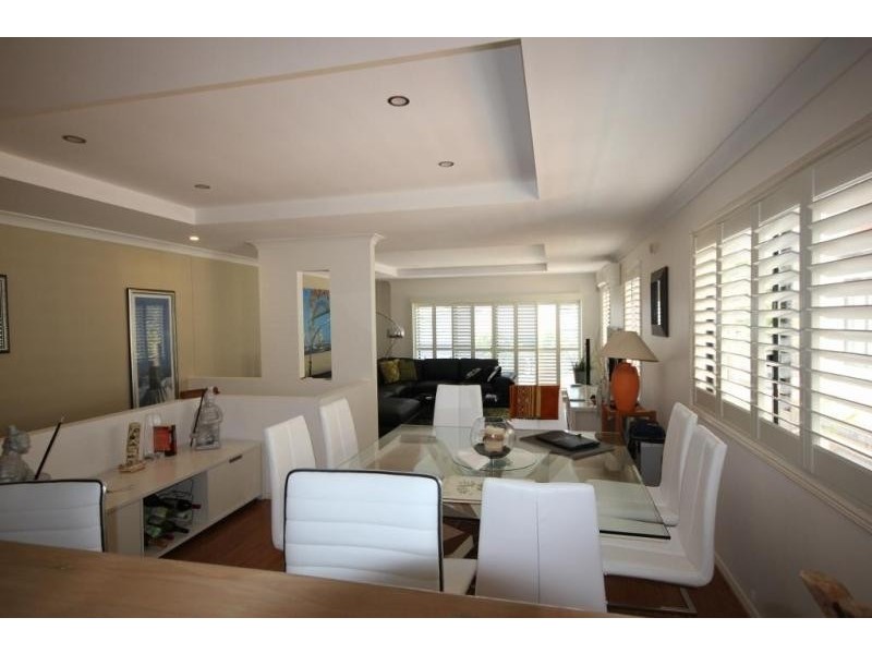 22 Lennie Avenue, Main Beach QLD 4217