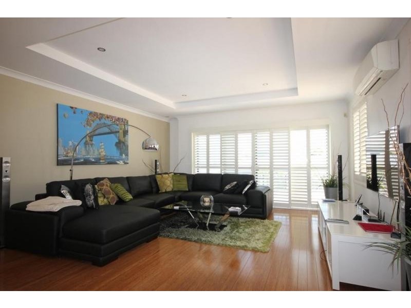 22 Lennie Avenue, Main Beach QLD 4217