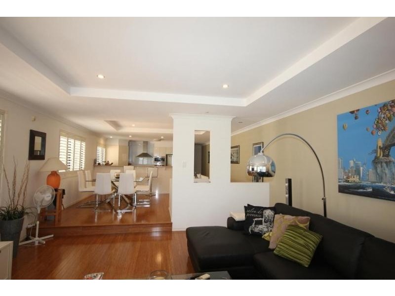 22 Lennie Avenue, Main Beach QLD 4217