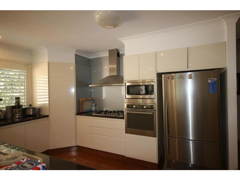 22 Lennie Avenue, Main Beach QLD 4217