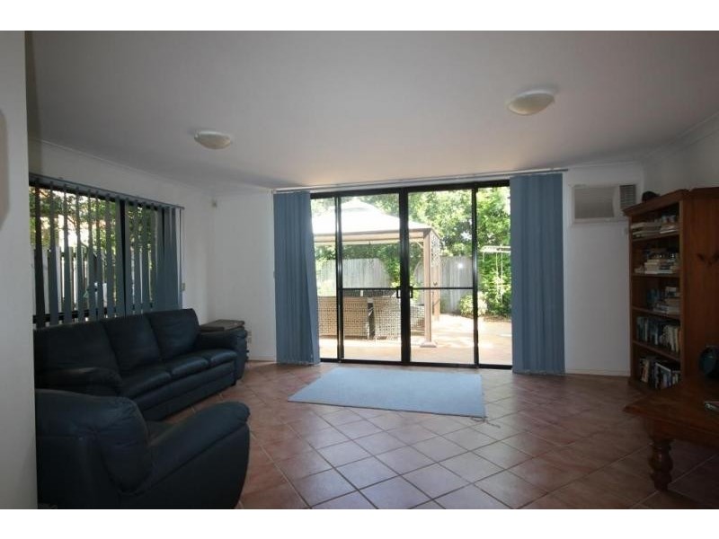 22 Lennie Avenue, Main Beach QLD 4217