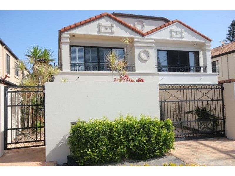 22 Lennie Avenue, Main Beach QLD 4217