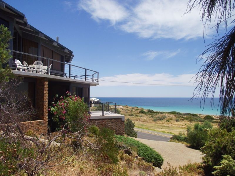 10 Scenic Way & Cnr Gold Coast Dr, Carrickalinga SA 5204