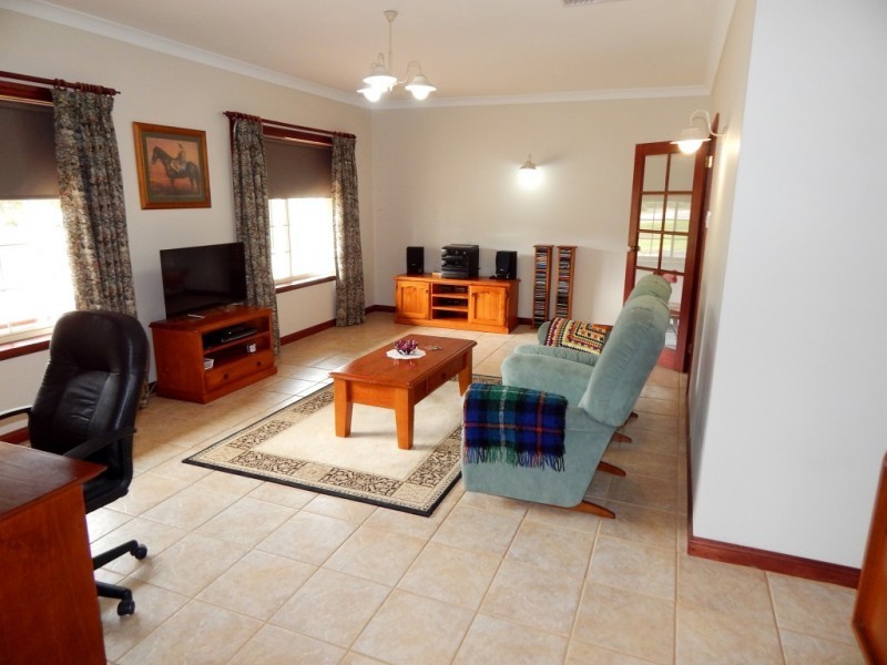 2 Lovelock Cl, Normanville SA 5204