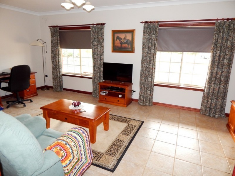 2 Lovelock Cl, Normanville SA 5204