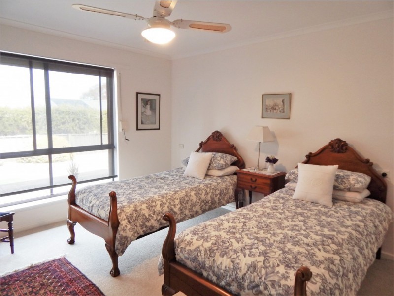 1/8 Mary Avenue, Normanville SA 5204