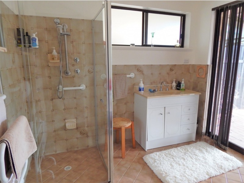 1/8 Mary Avenue, Normanville SA 5204