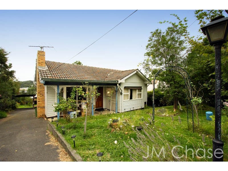8 Swan Street, Eltham VIC 3095