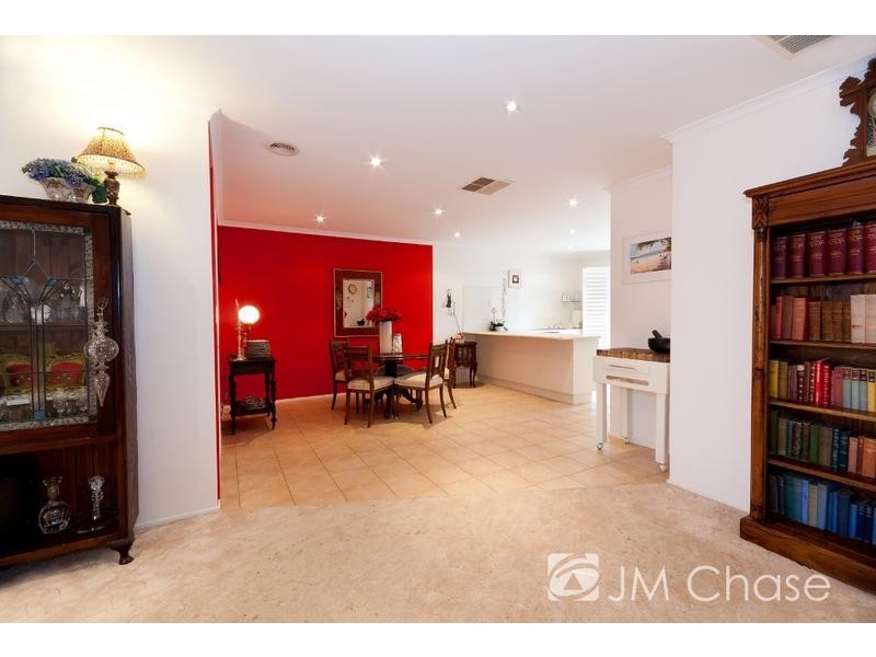 28 Sandon Circuit, Forest Hill VIC 3131