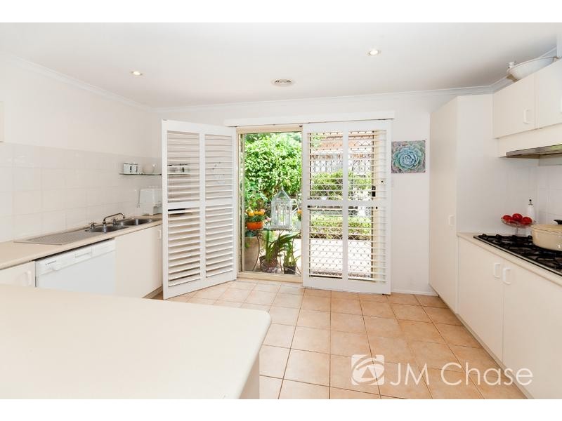 28 Sandon Circuit, Forest Hill VIC 3131