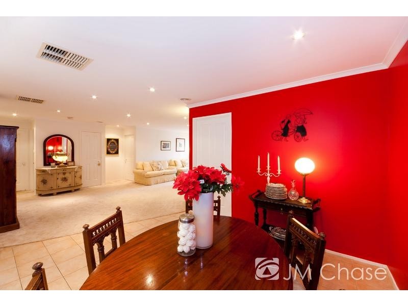 28 Sandon Circuit, Forest Hill VIC 3131