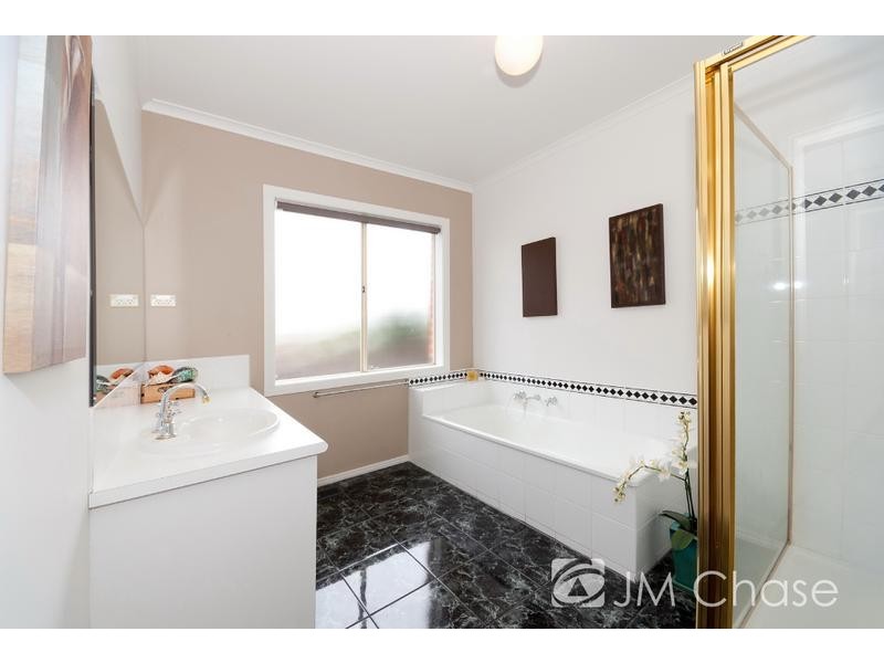 32 Westminster Close, Blackburn South VIC 3130