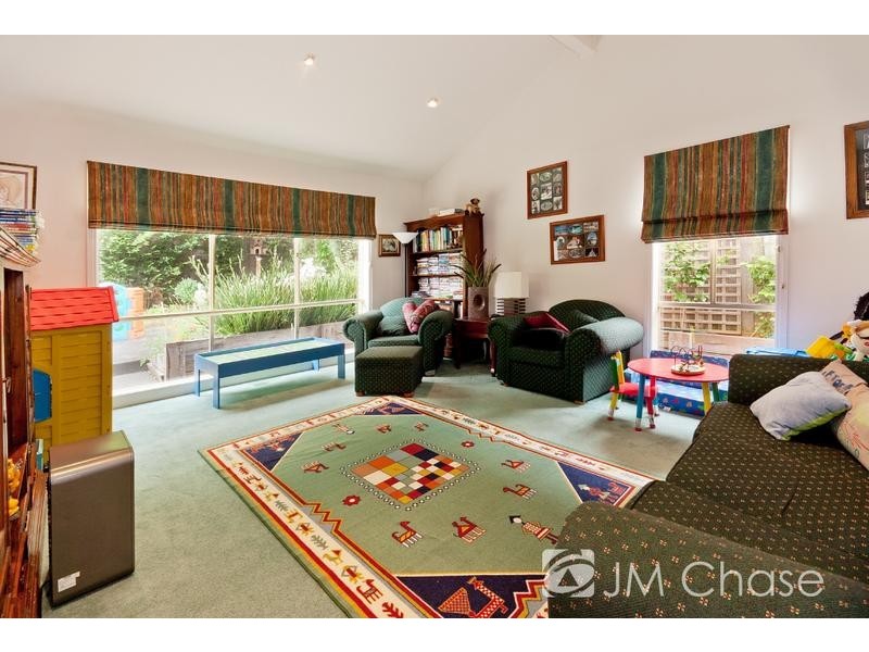 32 Westminster Close, Blackburn South VIC 3130