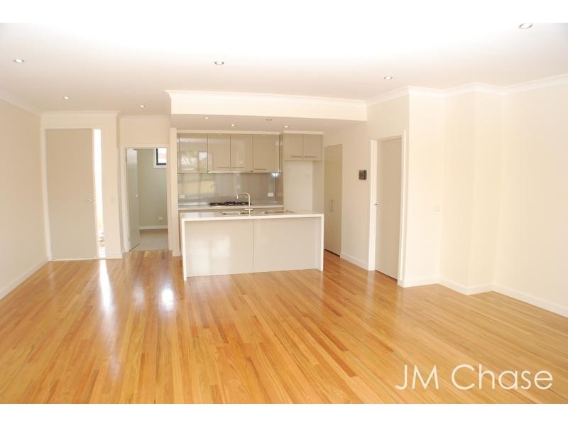 2/7 Johnston Street, Burwood VIC 3125