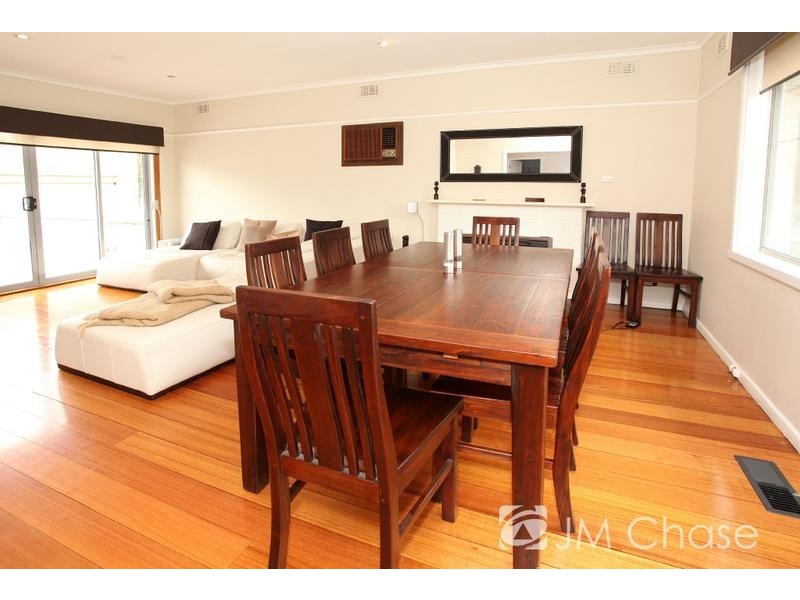 12 Parkmore Road, Forest Hill VIC 3131