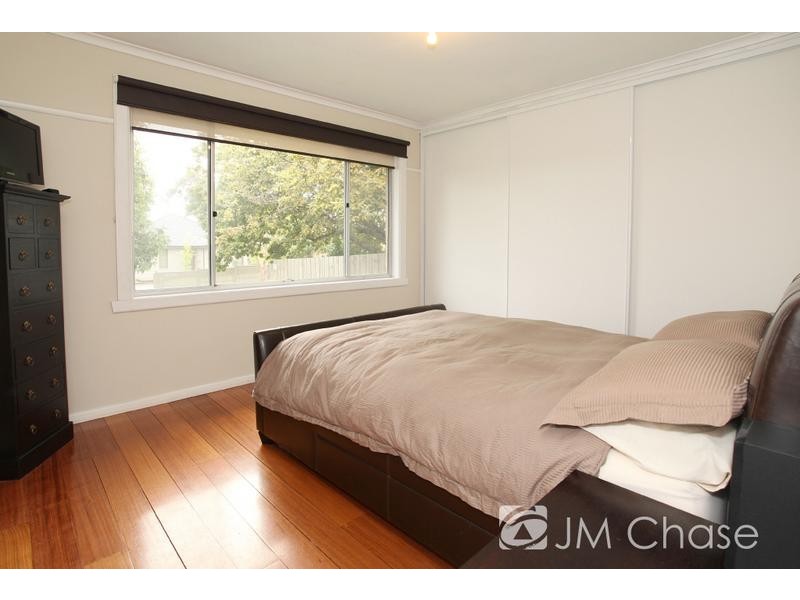 12 Parkmore Road, Forest Hill VIC 3131