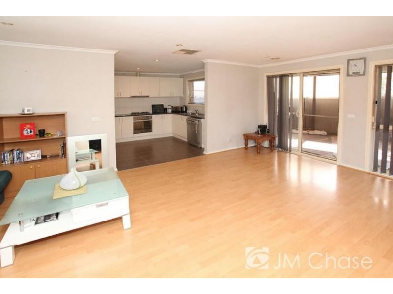 2/35 Amalfi Drive, Endeavour Hills VIC 3802