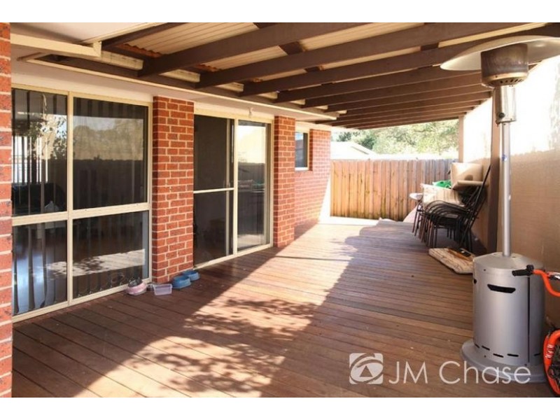 2/35 Amalfi Drive, Endeavour Hills VIC 3802